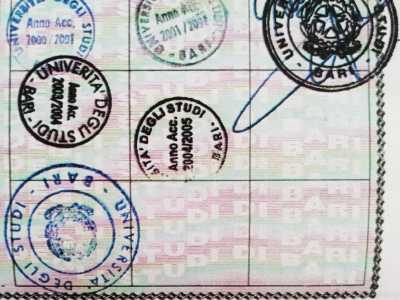 Prima per� questo documento era completamente cartaceo, con tanto di timbri che attestavano la frequentazione ai vari anni accademici...